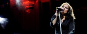Alison Moyet Celebrates 40 Years as Solo Artist With First Album in Seven Years, Shares “Such Small Ale” and Reimagined “All Cried Out”