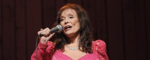 Remember When: Loretta Lynns’s Final Full Concert Took Place in New York, April 2017