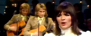 The Early ’70s Coca-Cola Song That Became an Iconic Ad and a Hit for the Hillside Singers and the New Seekers