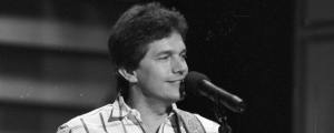 Try Not To Sing These 3 Addictive Country Hooks of the 1980s—Spoiler, You’ll Fail