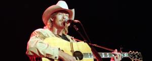 Born on This Day in 1958, the Small-Town Southern Man Who Became an Era-Defining Country Superstar