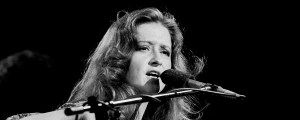 3 Country Hits Where the Songwriting (Somehow) Outshined Superb Vocal Performances