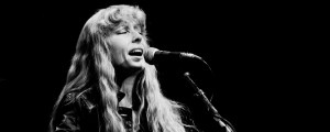 The Story and Meaning Behind “Queen of Hearts,” the Breakthrough Juice Newton Hit That Got Away From Another Artist