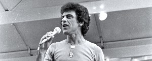 Remembering When Frankie Valli Had To Muscle His Way Back Into the Four Seasons in 1975
