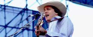 The 3 Best Live Performances of “All My Ex’s Live in Texas” Not Done by George Strait