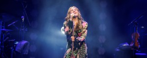 Carly Pearce Sings Her “Favorite Dolly Song” for Her “Hero” Dolly Parton at ‘Opry 100’