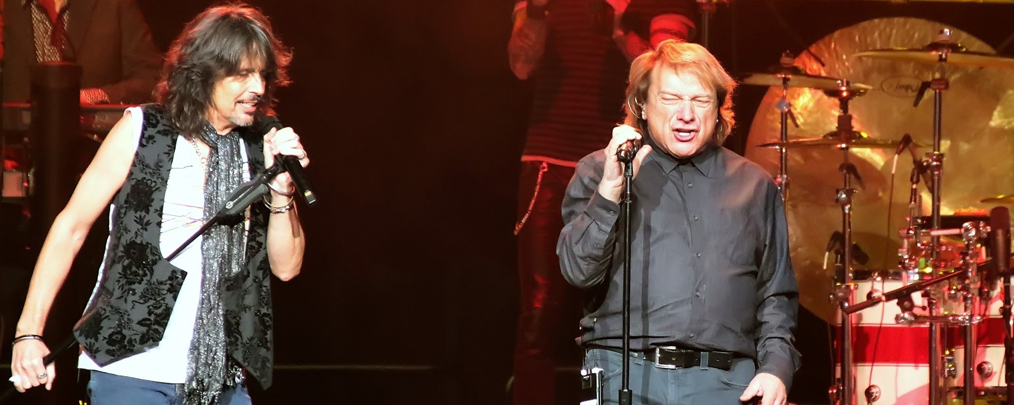 Watch Founding Foreigner Singer Lou Gramm Give a Surprise Reunion ...