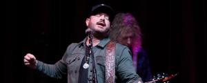 Texas Country Star Urges Fans “Call Your Mom” After Surviving Frightening Bus Crash