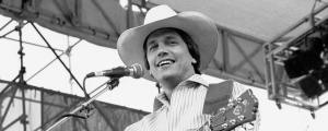 4 Massive Hit Country Songs From the 1990s That Are Still Bangers Today