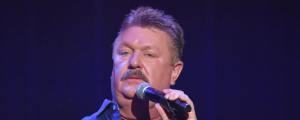 4 Hit Country Songs From the 1990s You Forgot Were Awesome