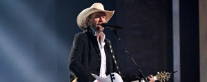 “His Body Was Almost Unrecognizable, but His Voice Stayed Strong”: This Toby Keith Performance Proved He Gave Us His All Until the End
