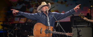 “A Long, Sweet Ride”: Alan Jackson Plays the Last Show of His Final Tour Ever