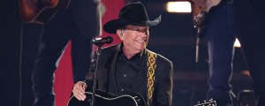 Watch George Strait Take Over New England Patriots Stadium With His No. 1 Hit “All My Ex’s Live in Texas”
