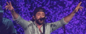 Country Star Can “Die a Happy Man” as He Sells Out Fenway Park, Crosses Major Milestone