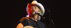 On This Day in 1993, Alan Jackson Started a Four-Week Run at No. 1 with an Ode to Small-Town Life