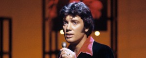 Doctor Reveals What Kept 75-Year-Old Country Icon Alive After His Onstage Medical Scare
