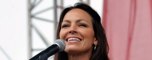 Joey Feek’s Daughter Leaves Flowers at Her Grave on What Would’ve Been Her 50th Birthday