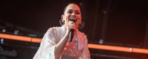 Former ‘The Voice’ Coach Performs for the First Time Since Her Cancer Surgery—and in Front of Her 2-Year-Old Son