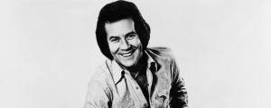 Born on This Day in 1937, the Country Star Who Dominated the 1970s With Heartfelt Hits—but Never Topped the Charts