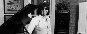 On This Day in 1975, Ronnie Milsap Was at No. 1 With a Song Inspired by Olivia Newton-John