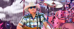 Website Crashes as Alan Jackson’s Final Show Sells Out During Pre-Sale