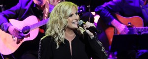 Trisha Yearwood Honors Tony Brown With a Surprise Performance of a True 90s Classic