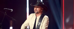 NFL Hall of Fame Quarterback Says One of These Two Country Music Icons Should Headline the Super Bowl Halftime Show