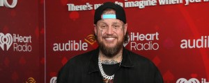 Jelly Roll Delivers 300 Thanksgiving Meals to Jail Where He Once Served Time