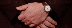 Luke Combs “Flexes” at CMA Awards With Watch Linked to Elvis Presley, Johnny Cash