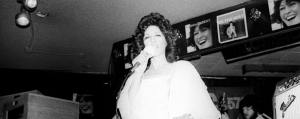 Born on This Day in 1945, the High School English Teacher Who Became a Grammy-Winning Country Star