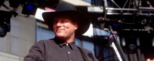 Country Music Icon Plays Final Show, Gets Candid About Retirement: “I Don’t Want My Memories To Be Riding in a Bus—I Want Them To Be More About Seeing My Family Grow”