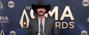 Riley Green Recalls How Sam Elliott “Growled” at Him at the CMA Awards