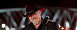 90s Country Icon Announces 30th Anniversary Tour—and You’d Be Crazy To Miss It