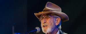 On This Day in 2016, Country Music’s “Gentle Giant” Hung up His Hat After Six Decades
