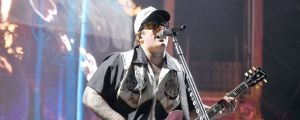 Country Star Debuts Emotional New Song About School Shootings