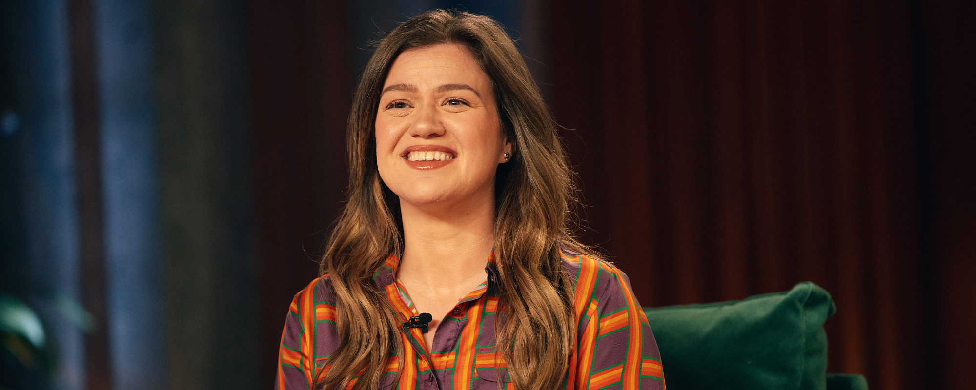 Kelly Clarkson Forced To Miss 'The Voice' Battle Round Rehearsals, Fellow 'American Idol' Alum Fills In - American Songwriter
