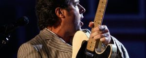 “You Really Got Me”: The Serendipitous Running Joke Vince Gill Has About This Iconic Guitar, Plus a Great Trick for Making It Sing