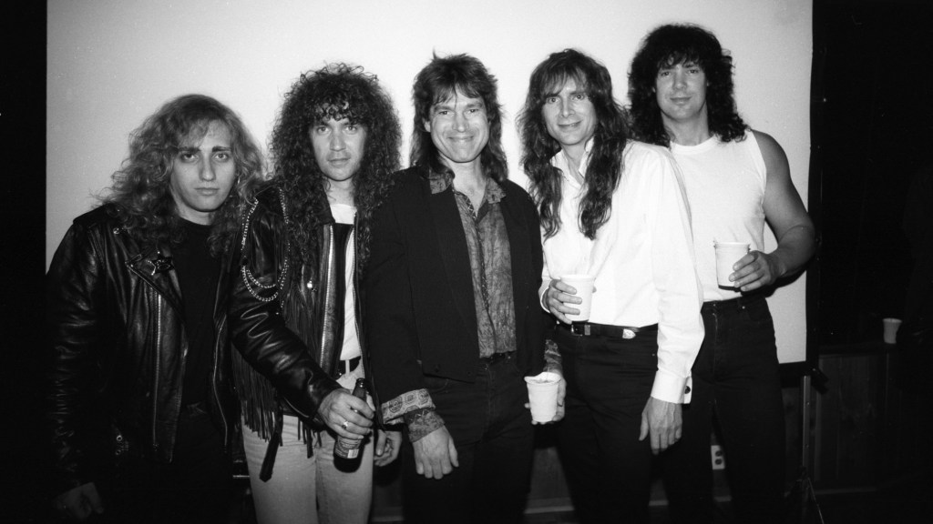 3 Rock Songs From 1990 You Heard While Shopping at the Mall With Your Friends