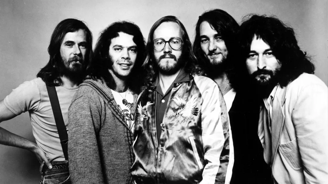 4 Romantic Lyrics From 70s Rock That Will Make You Want To Fall in Love 4 Romantic Lyrics From 70s Rock That Will Make You Want To Fall in Love