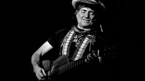 45 Years Ago Today, Willie Nelson Ruled the Charts With This Acoustic Jazz Tribute to His “Folk Hero”