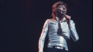 4 Nostalgic Songs From 1975 With Truly Memorable Lyrics