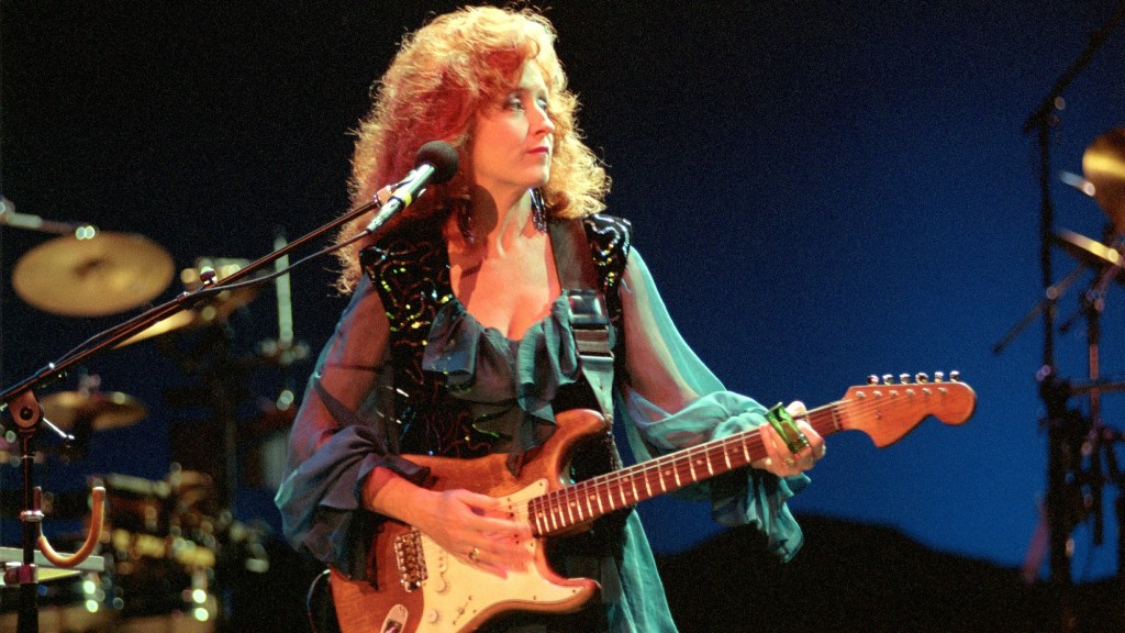 Remember When Bonnie Raitt Rose From the Depths With a Grammy-Winning, Career-Rejuvenating Album in 1989?