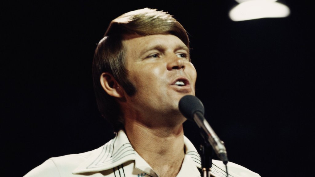Diehard Country Fans Will Never Forget These 5 Iconic Songs From 1975