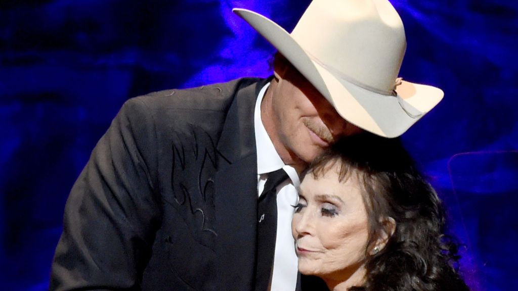 Late Country Icon’s Family Remembers Her Prophetic Words To Alan Jackson Following His Final Encore