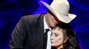 Late Country Icon’s Family Remembers Her Prophetic Words To Alan Jackson Following His Final Encore