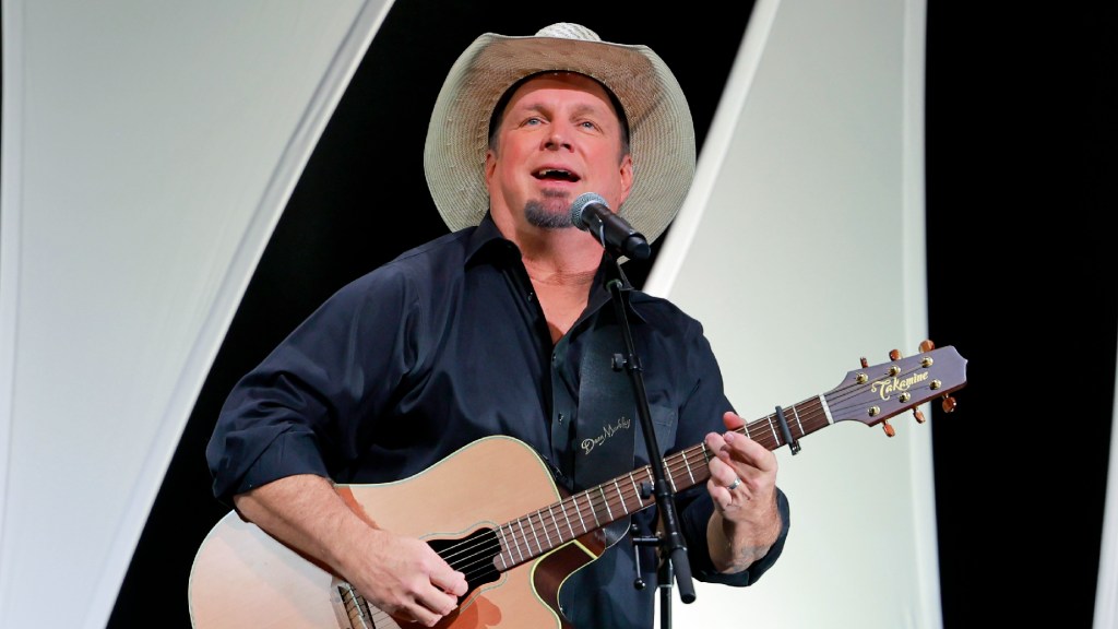 Fans Are Carried Out of Garth Brooks’ Secret Show in Denver Due to Heat Exhaustion