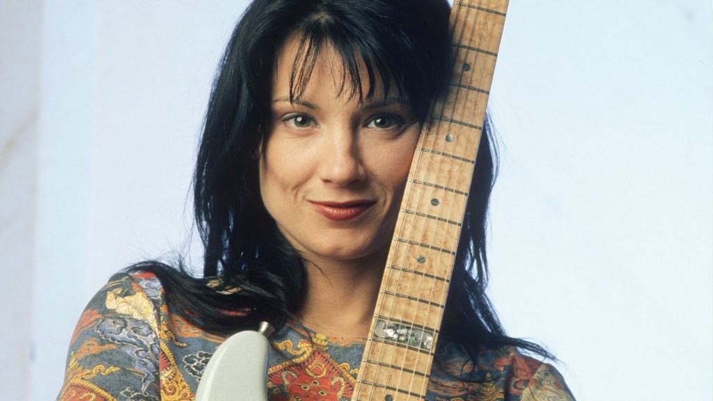 3 Singer-Songwriter One-Hit Wonders From the 1990s That Deserved Better