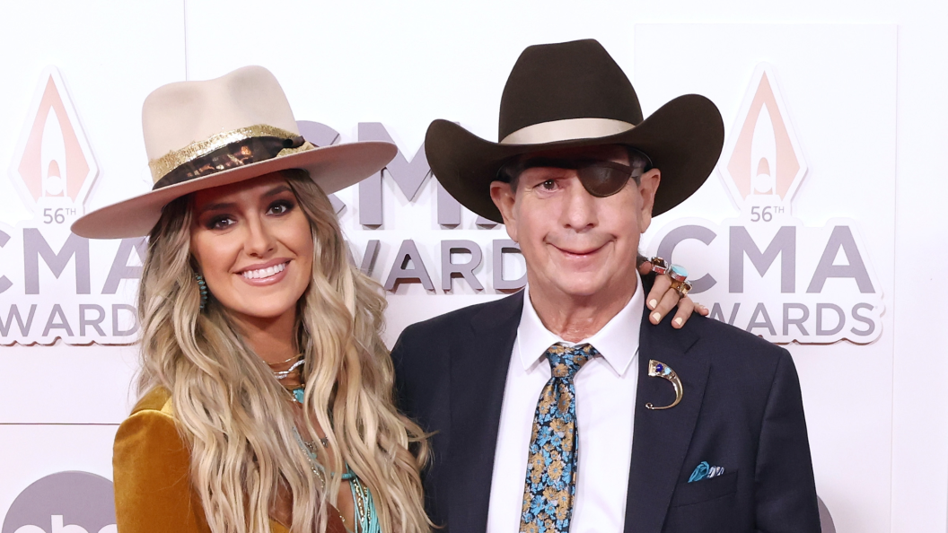 Lainey Wilson Shares the Sweet Reason She Danced to “Butterfly Kisses” With Her Dad at Her Wedding Lainey Wilson Shares the Sweet Reason She Danced to “Butterfly Kisses” With Her Dad at Her Wedding