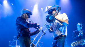 3 Other Minor Hits That One-Hit Wonders Had Outside of Their Career-Defining Songs