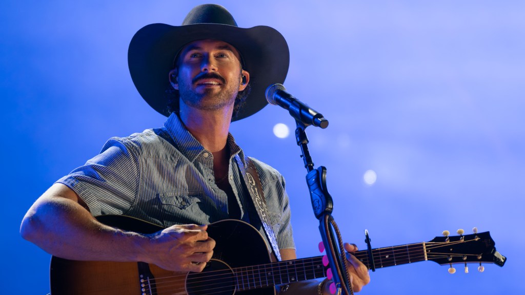 Riley Green Reveals How Toby Keith’s Family Reacted to Sweet “Think As You Drunk” Moment